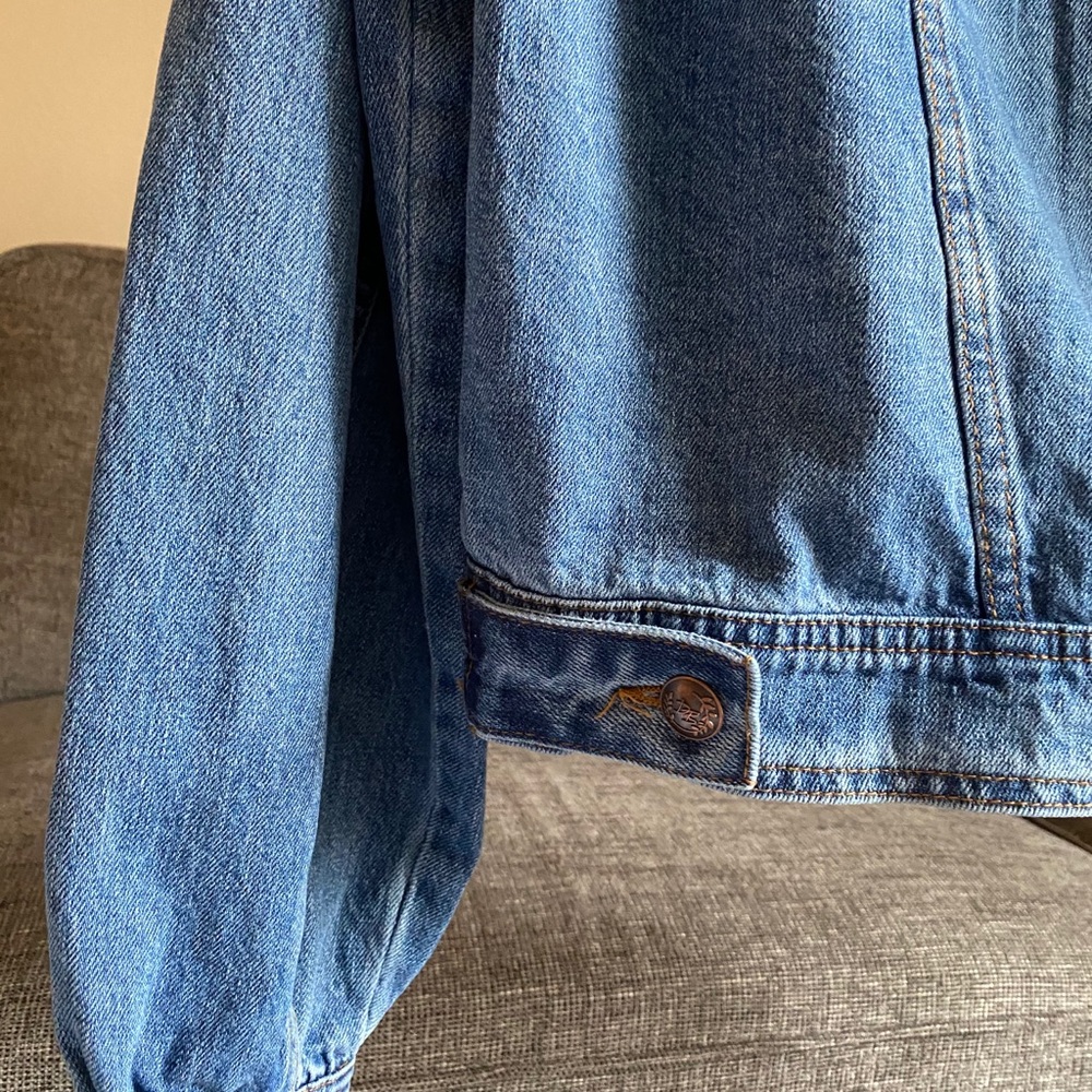 🚨CLOSET CLEAROUT Jean Jacket Puffed Sleeve - Picture 2 of 4